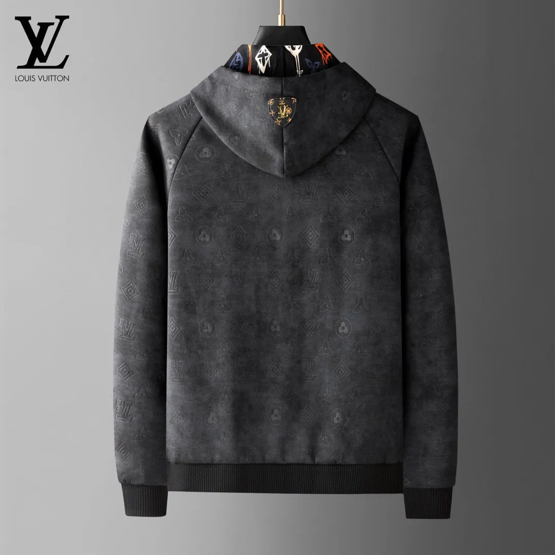 🅿️620 [LV Louis Vuitton] hot-selling suit is coming. Focus on the original version of the official website. 2025 new hot-selling cardigan and sweatshirt suit. The original order is the best. 🇭🇰The meticulous work of top designers. It has a fitting and perfect upper body effect. All-natural high-quality Tencel Roman cotton 100%, close-fitting comfort, noble and elegant! Original hardware embodies elegance and nobility! Counter size: M-4XL (up to 190 pounds)